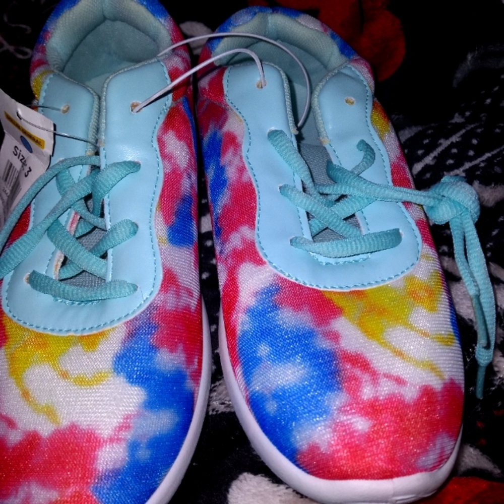 Tennis Shoes